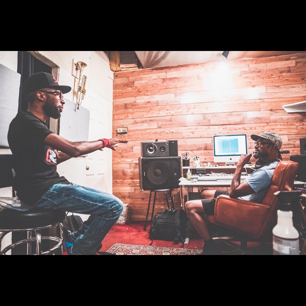 DPrime215's tweet photo. Always good working with my dude @hezekiah3rd.
The In Studio Behind The Scenes VLOG for our song #LiveFromHysteria drops tomorrow 5/14 on my YouTube channel ➡️ https://t.co/MppqX190T2
Stay tuned.
#DPrime215 #BeatSociety #ForeverInADay
📷 @PrettyRadRej https://t.co/hwQC8kjyD7