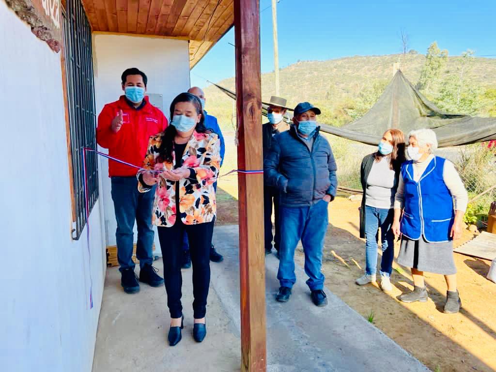FOSIS_Maule's tweet photo. ☝️ Mayor progreso y #CalidadDeVida para #Hualañé

Habilitamos nuevos servicios sanitarios y mejoramos la infraestructura de las sedes de la Junta de Vecinos #ElCobre y el Club del Adulto Mayor #BuenaEsperanza, respectivamente

Gran apoyo del @GobiernodeChile vía @FOSIS_Chile https://t.co/SW8jeLsEdM