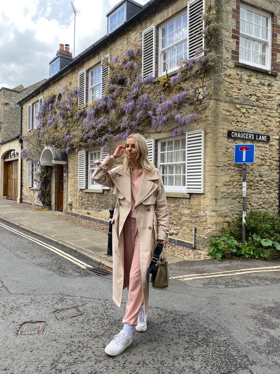 Spent the last few days exploring the GORGEOUS Cotswolds with <a href="/VisitEngland/">VisitEngland</a> . It’s been so lovely exploring new places again, and I already can’t wait to come back! A whole vlog of the trip will be up soon ❤️ #EscapeTheEveryday <a href="/CotsTourismBiz/">CotswoldsTourismBiz</a>