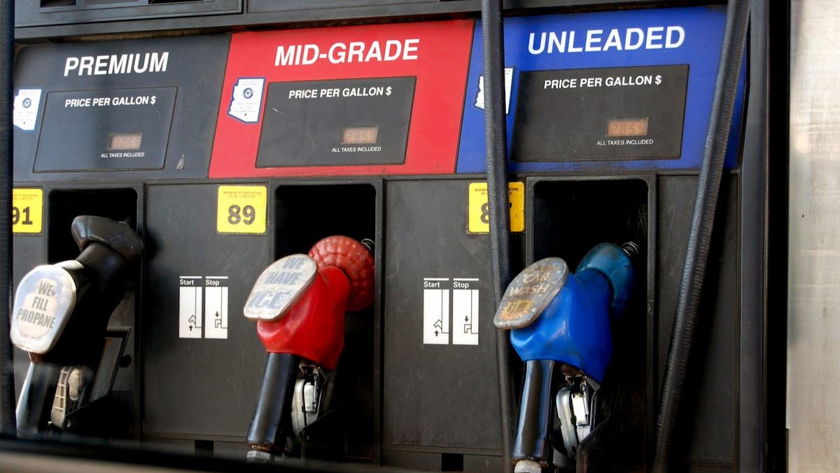 KelleyBlueBook's tweet image. The pipeline is restarting, and gasoline supply should be close to normal by the weekend, officials say. But a shortage of tanker truck drivers is a lingering issue for America&apos;s gas infrastructure: kbb.com/car-news/pipel… #GasShortage2021 #gasshortage #pipelinecyberattack