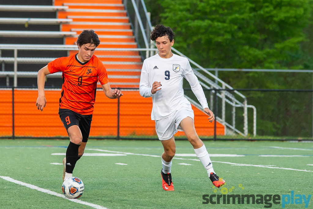 Huge Jefferson District matchup tonight as Charlottesville HS takes on Western Albemarle at CHS. Both teams are undefeated and fighting for the top spot in the standings. Kickoff is at 7 p.m. Tickets are being sold via Ticket Spicket. Good luck boys!! #GoBlackKnights 🟠⚫️🟠⚫️