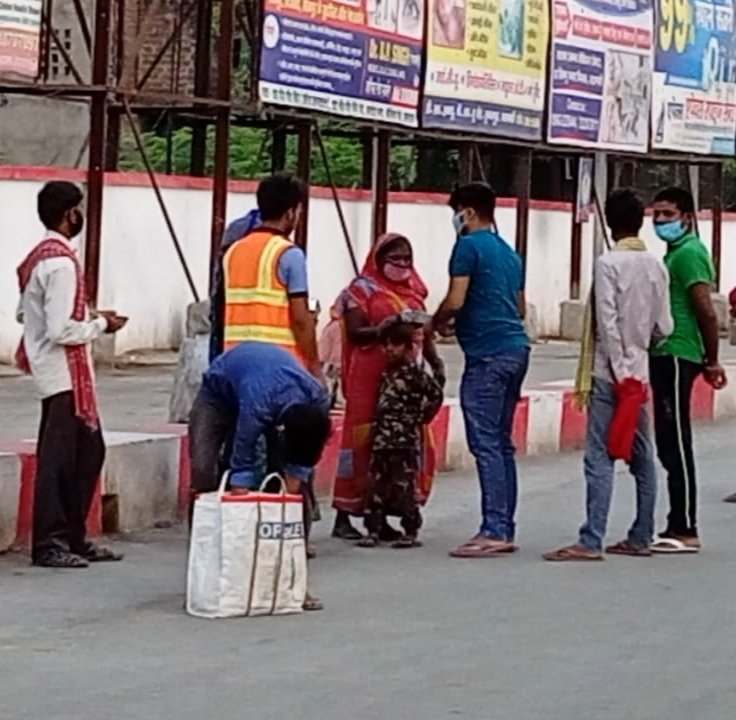 Bihar_ABVP's tweet photo. अखिल भारतीय विद्यार्थी परिषद् , सासाराम (रोहतास) इकाई के द्वारा "परिषद की रसोई" के माध्यम से आज लगातार तीसरे दिन भोजन का वितरण किया गया। 

#ABVPForSociety https://t.co/hso77BerPl