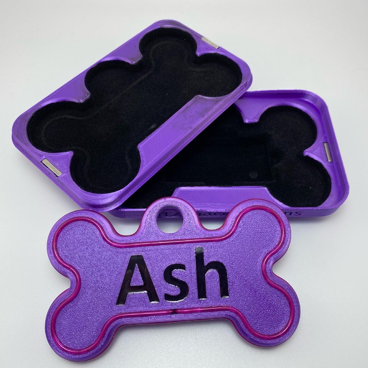 AstronautFitz's tweet photo. There is now an updates on the el wire dog tags there 20% more battery life. Smaller packaging. Epoxy filled text. And has a lovely carrying case to protect it ☺️

Now available on my Etsy link to all in bio🥰

#comission #comissionsopen #furry #fursuitaccessories #costumedesign https://t.co/xnVbOJvLHV