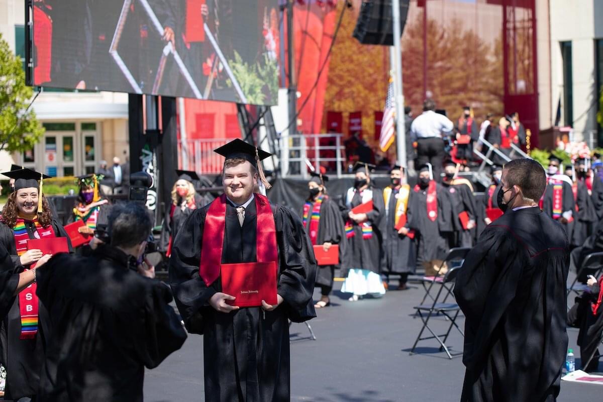 IUSouthBend's tweet photo. So proud of our graduates! You never gave up on your dreams, even through such tough circumstances. Youβre unstoppable and we canβt wait to see what the future holds for you all!
#IUSBGrad20 #IUSBGrad21 https://t.co/X259QMN0gK