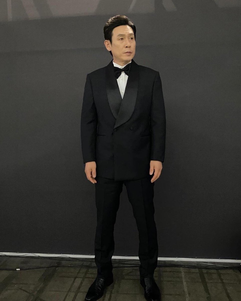 https://instagram.com/p/COz92GhAOTb/?igshid=5lcmcfso5w09… 오늘도 멋짐 폭발 #설경구 영화 #자산어보 로 #백상예술대상 참석✔️ 설경구가 전했던 묵직한 감동, 그리고 오늘의 멋짐 함께해요🖤 #SeolKyungGu #영화 #movie #씨제스타그램 #cjestagramTranslate post