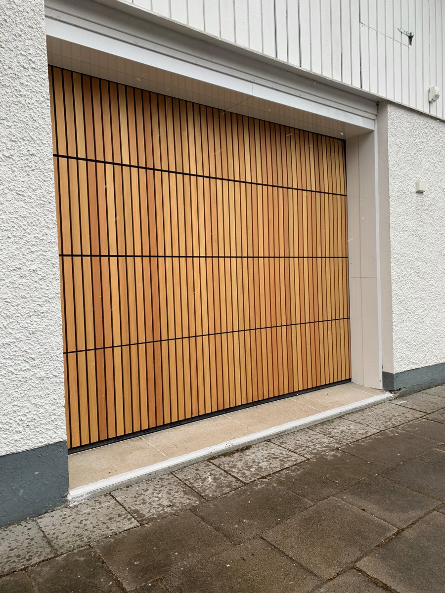RyternaDoors's tweet photo. The larch job. Custom made garage door clad with the larch laths.
#ryterna #garagedoors #architects #architecture https://t.co/BbrtLBHpIV