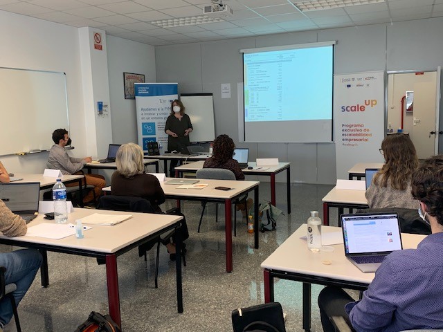 ceeivalencia's tweet photo. Las empresas #scaleupvlc asisten a la sesión que imparte nuestra compañera @paquifrias 🚀 Qué dicen de ti tus estados financieros. Seguimos! @myrithmi @BeSukha @bemygene @vnavarrolopez #Bumerania @iwichain @PulpoApp @TalentooNet @CarlotaOrganic @WonderBitsNet @EEN_EU @EEN_spain https://t.co/vdU3SzcBuI