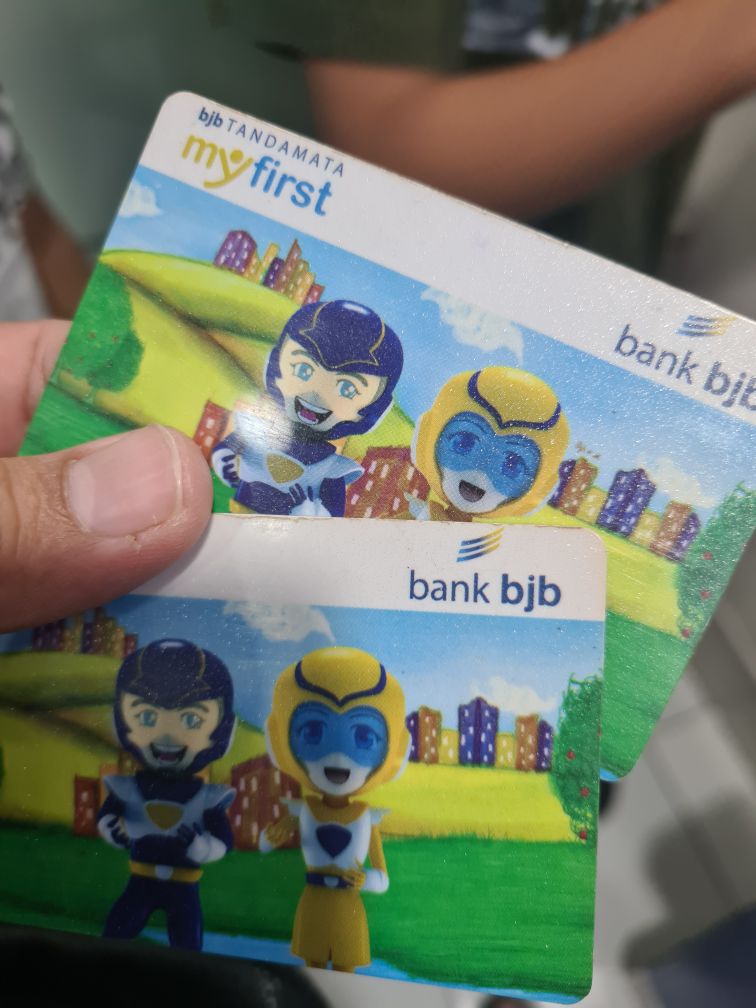 riane_cs's tweet photo. @infobankbjb malam admin.. mohon info, apa kartu atm ini masih berlaku apa harus diganti dengan kartu atm baru? Tadi saya coba gunakan di atm bjb dan atm bersama tidak bisa digunakan. https://t.co/Ya4WenEbBT