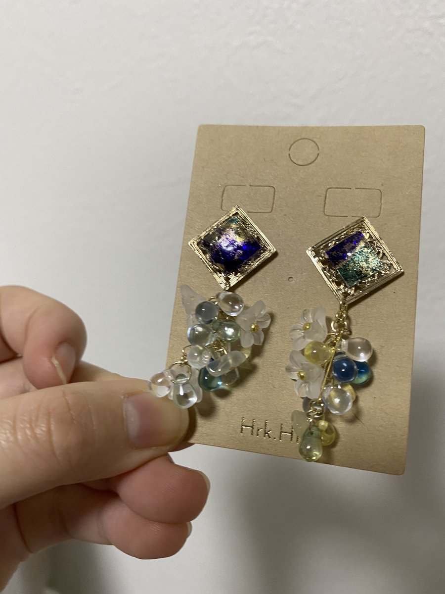 ハンドメイド作家 Haruka على تويتر 友達へ送るとあるバンドの曲をテーマにした 花鳥風月 というアクセサリー アルコールインクアートを使ってはじめて作ったアクセサリーです