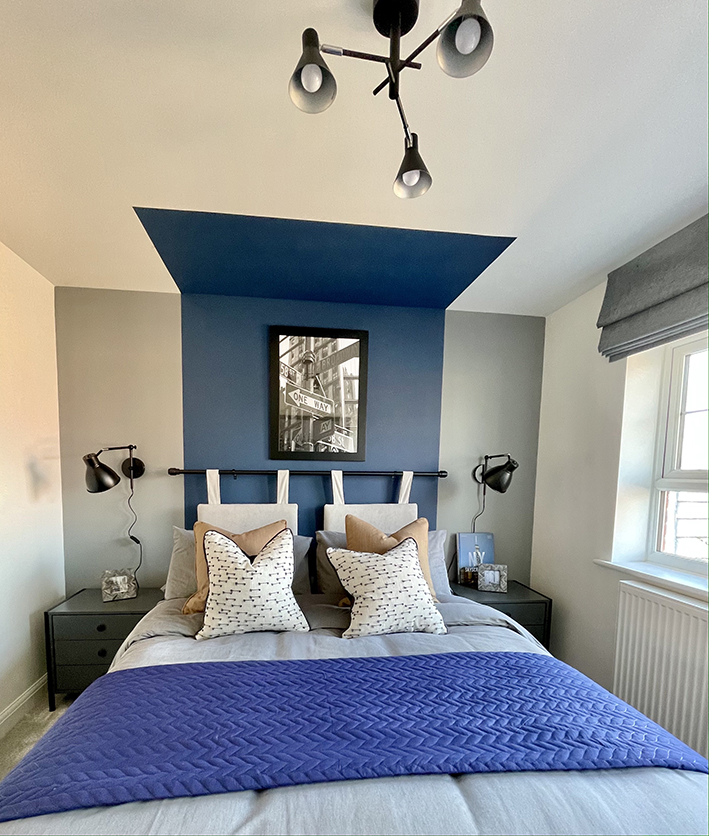 AHenryInteriors's tweet image. When you take a simple grey &amp;amp; white neutral scheme and ELEVATE with true blue colour blocking... #interiordesigntricks #colourblock