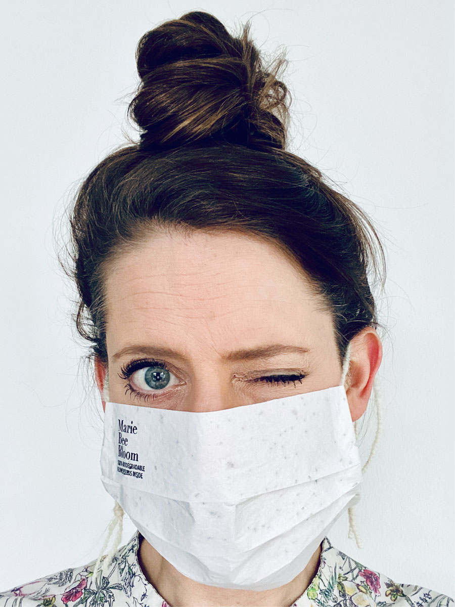 barana__'s tweet photo. ¡Haz florecer el mundo🌸! Ese es el propósito de #MarieBeeBloom al diseñar la mascarilla #biodegradable que contiene semillas de flores. Allá donde acabe la mascarilla podrá brotar un jardín🍀https://t.co/5iJ3WCdTsG
#marketingconproposito #greendesign #zerowaste #ODS12 #ODS15 https://t.co/RSoHeL7DMc