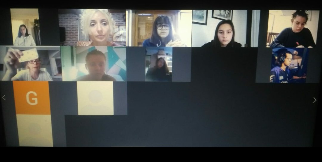 IEpellegrini's tweet photo. Proyecto de ESI: Anticoncepcion hormonal. Profesora: Maria Luisa Enrique.
Profesional invitada: Dra. Gabriela Pasgal. Muchas gracias por tu generosidad y evacuar las dudas de los alumnos!!! https://t.co/T4FPX1zS5x
