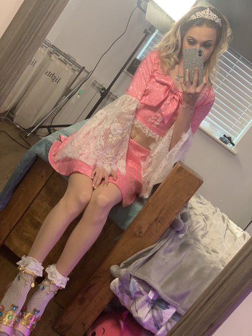 About to shoot some naughty birthday content what do you think of my little birthday princess outfit