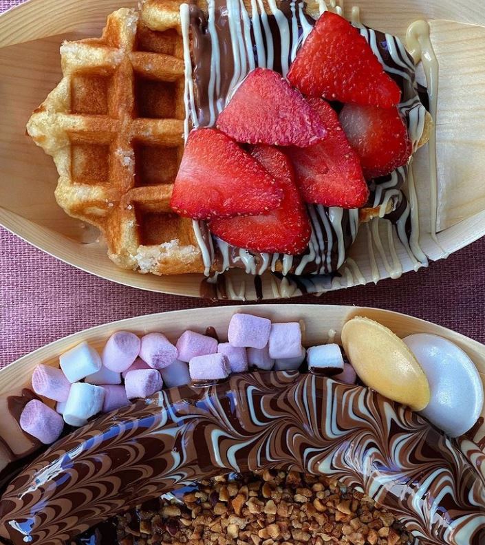 SCFoodMarket's tweet photo. Happy Friday! We're open today 12-8pm and we have got some treats in store for you. What are you craving, sweet or savoury?
@chocofruituk
@IndiansNextDoor
#StreetFood #SCFoodMarket #FoodMarketLondon #FridayTreats https://t.co/QugNMqmQT5