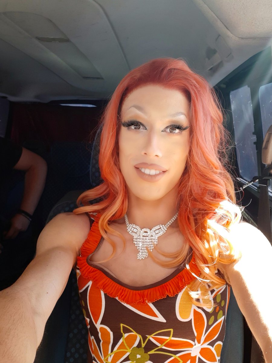 LadySavannah_'s tweet photo. Típica selfin en el coche que ya he cogido como costumbre hacérmela, vamos
#ladysavannah #losque #AyDeVerdad https://t.co/xRc45OF8Dz https://t.co/6P8U2Fset4