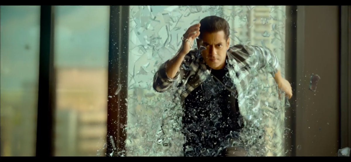 BeingSitansu's tweet photo. #Radhe #RadhePremiere #RadheDay #RadheOnZEEPLEX  #Review 4/5❤️
#perfect mix of #comedy &amp; #actions 😂💓🔥😍
@BeingSalmanKhan ,@DishPatani as cute as sexy pair💞
@bindasbhidu humour king🤣
@RandeepHooda Brutally Destructive🔥😱
#SalmanKhan #RandeepHooda FaceOffs😍🔥🤩 #Climax 💟🔥 https://t.co/M3T4uk0cRf