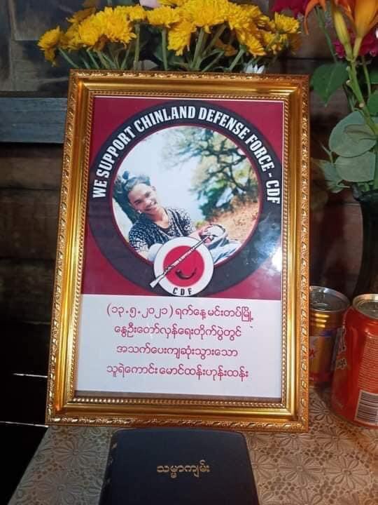 media_chin's tweet photo. Salai Thang Hung Thang, 18, was killed by the junta’s artillery fire today in Mindat, Chin State. Locals said the junta troops are firing from Kyaukhtu town located 18 miles away from the Mindat. 
#WhatsHappeningInMyanmar https://t.co/SPxoBn7qFW