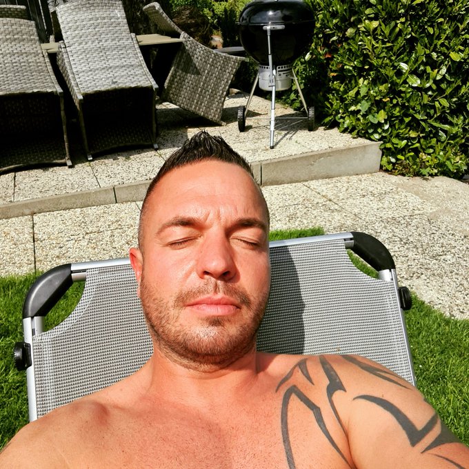 Bisschen Sonne tanken im Garten...w&uuml;nsche euch einen sch&ouml;nen Feiertag!😉 #sonnetanken #imgarten #vatertag<a href="/tag/vatertag"class="tags"><span>#vatertag</span></a><a href="/tag/sonnetanken"class="tags"><span>#sonnetanken</span></a><a href="/tag/imgarten"class="tags"><span>#imgarten</span></a>