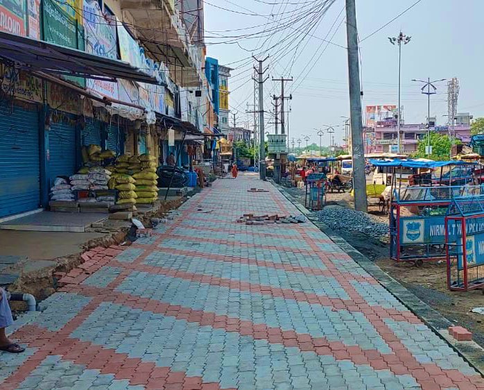 musharraf_ias's tweet photo. #RightToWalk

Footpath project begins along the main stretch of #Nirmal town,after meticulous planning, consultations &amp; road widening;

Junction development, ParkingZones, BusBays, AutoStand, VendingZones, Kiosks, Street Furniture included

@KTRTRS @IKReddyAllola @arvindkumar_ias https://t.co/V9WxSeDWjr
