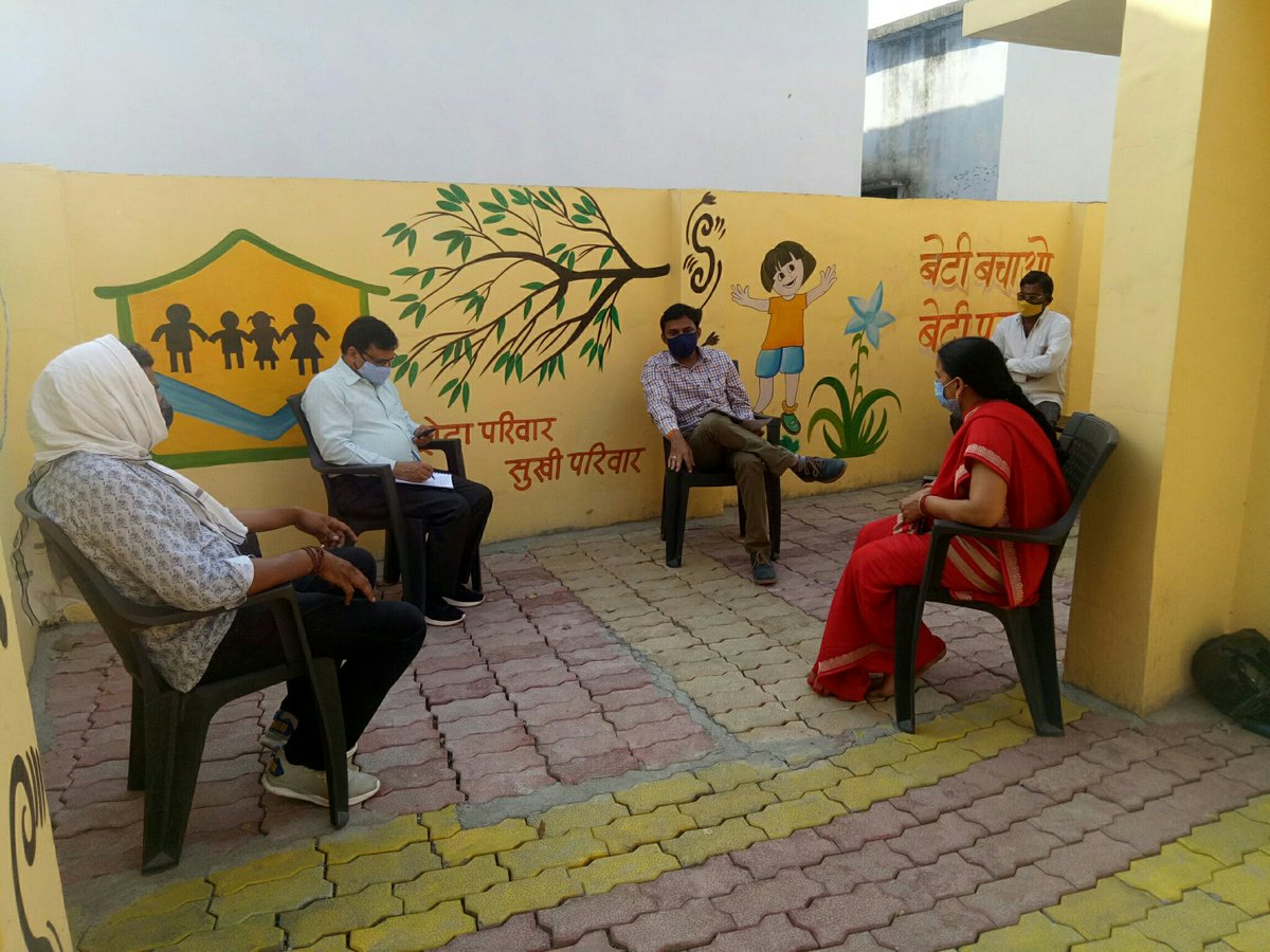 दिनॉक 13-5-2021को ग़ाम पंचायत छिरौना विकास खण्ड चिरगॉव में निगरानी समिति की बैठक किया गया  गॉव में साफ - सफाई कार्य का निरीक्षण किया गया । कोविड-19 महामारी के लक्षण एवं बचाव के बारे में ग्रामीणों को बताया गया ।