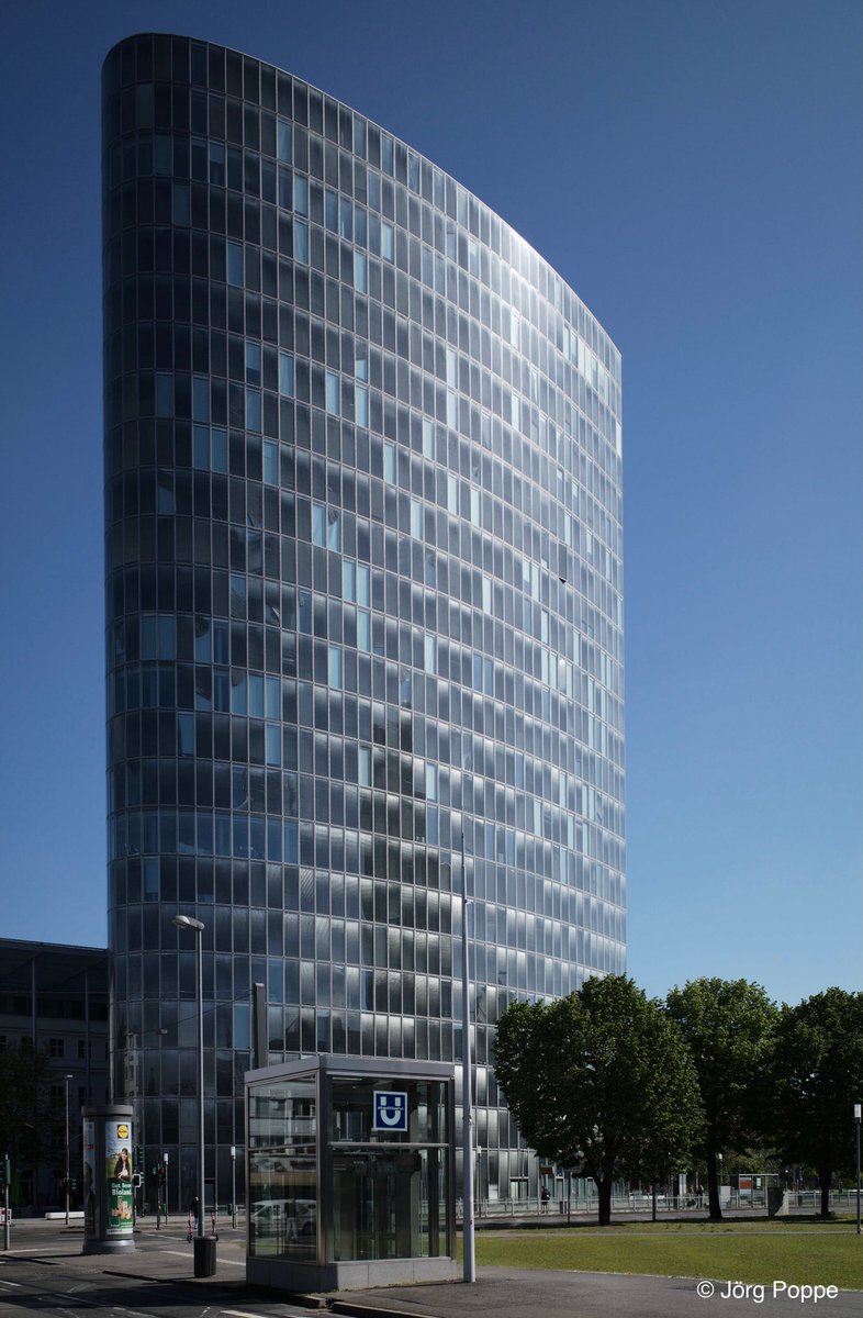 lichtaufnahmen's tweet photo. GAP 15.    #duesseldorf #gap #grafadolfplatz #düsseldorf #architektur #fassaden #skyscraper #centrum #wolkenkratzer #gebaeude #city #innenstadt #gap15 #zentrum -7778 https://t.co/oWmEhZAxem