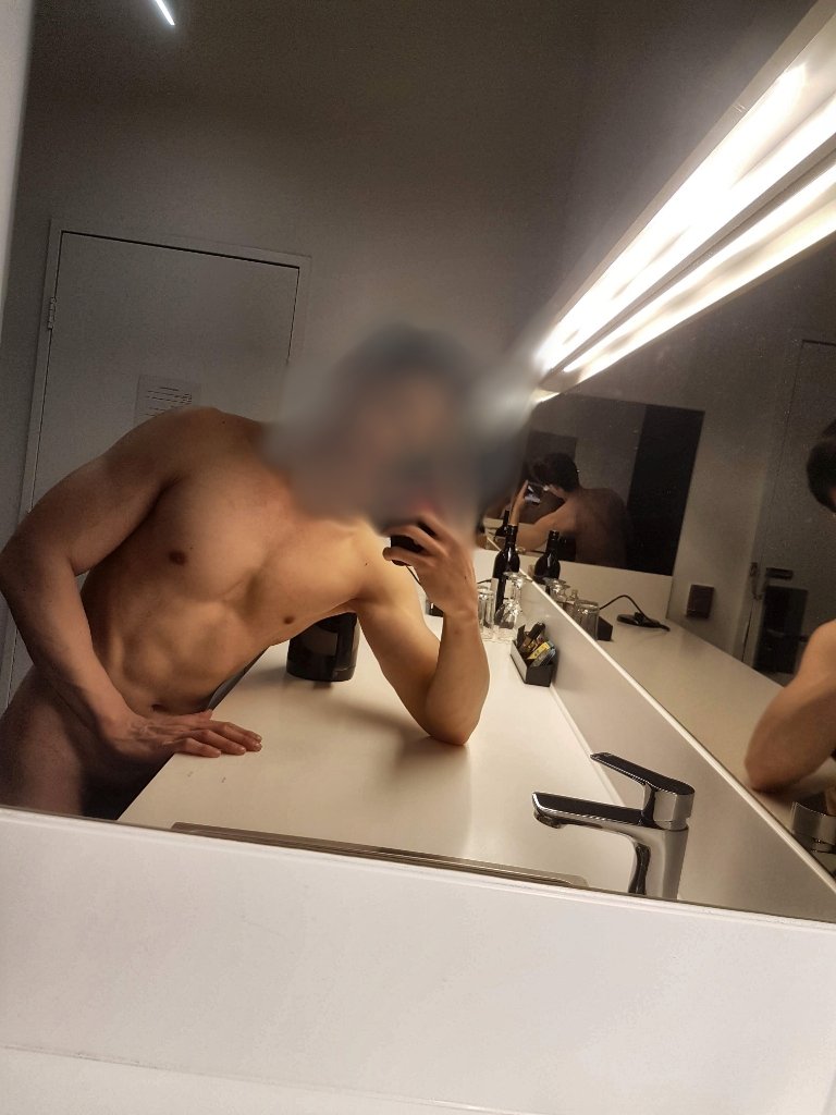 One less piece of clothing tonight 👖🙅🤫