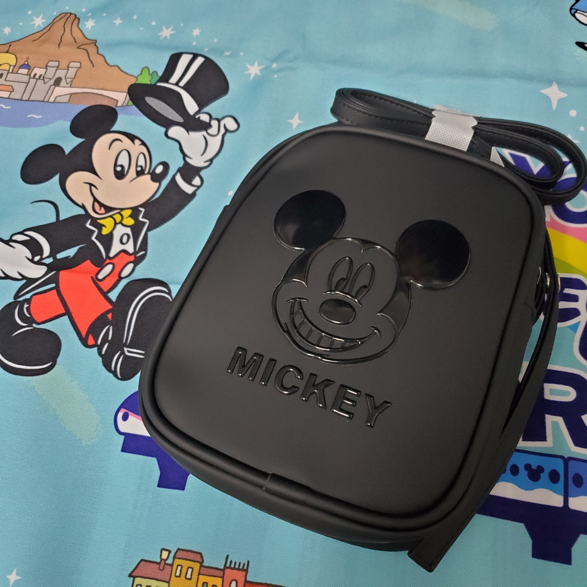 奥山裕次 ディズニー専用アカウント 毎日ディズニーグッズ その364 ショルダーバッグ Zucca Zuccaと ディズニーのコラボ ショルダーバッグです ディズニー 東京ディズニーランド 東京ディズニーシー 東京ディズニーリゾート ズッカ