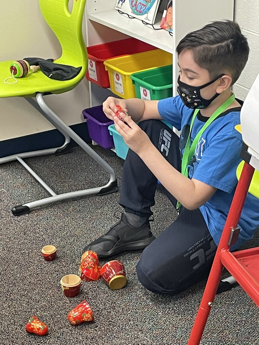 3rd_Schwick's tweet photo. We loved learning about Irish, Russian, and Mexican heritage during our Cultural Show and Tell! #teamSchwick @EdisonDolphins https://t.co/dloPQqWqdQ