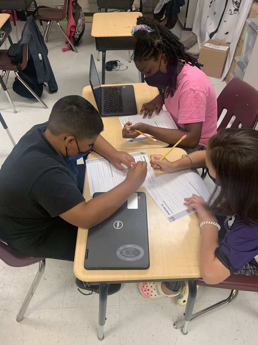 MrsMathTech's tweet photo. Absolutely ❤️ the sound of collaboration it’s 🎶 to my 👂🏼! #iteach4thgrade #teachingismyjam #RM31 @RPES_Cougars https://t.co/TfGCjS0kzM