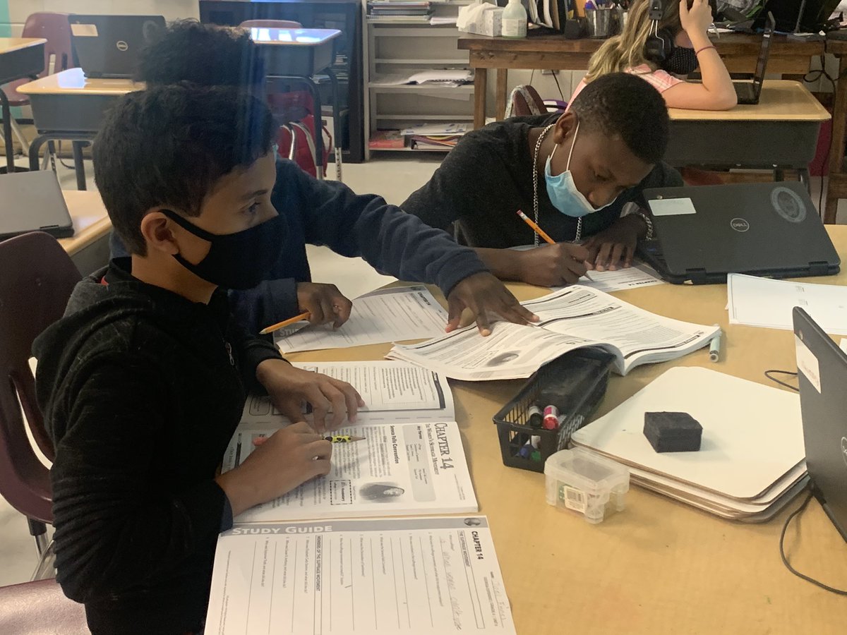 MrsMathTech's tweet photo. Absolutely ❤️ the sound of collaboration it’s 🎶 to my 👂🏼! #iteach4thgrade #teachingismyjam #RM31 @RPES_Cougars https://t.co/TfGCjS0kzM