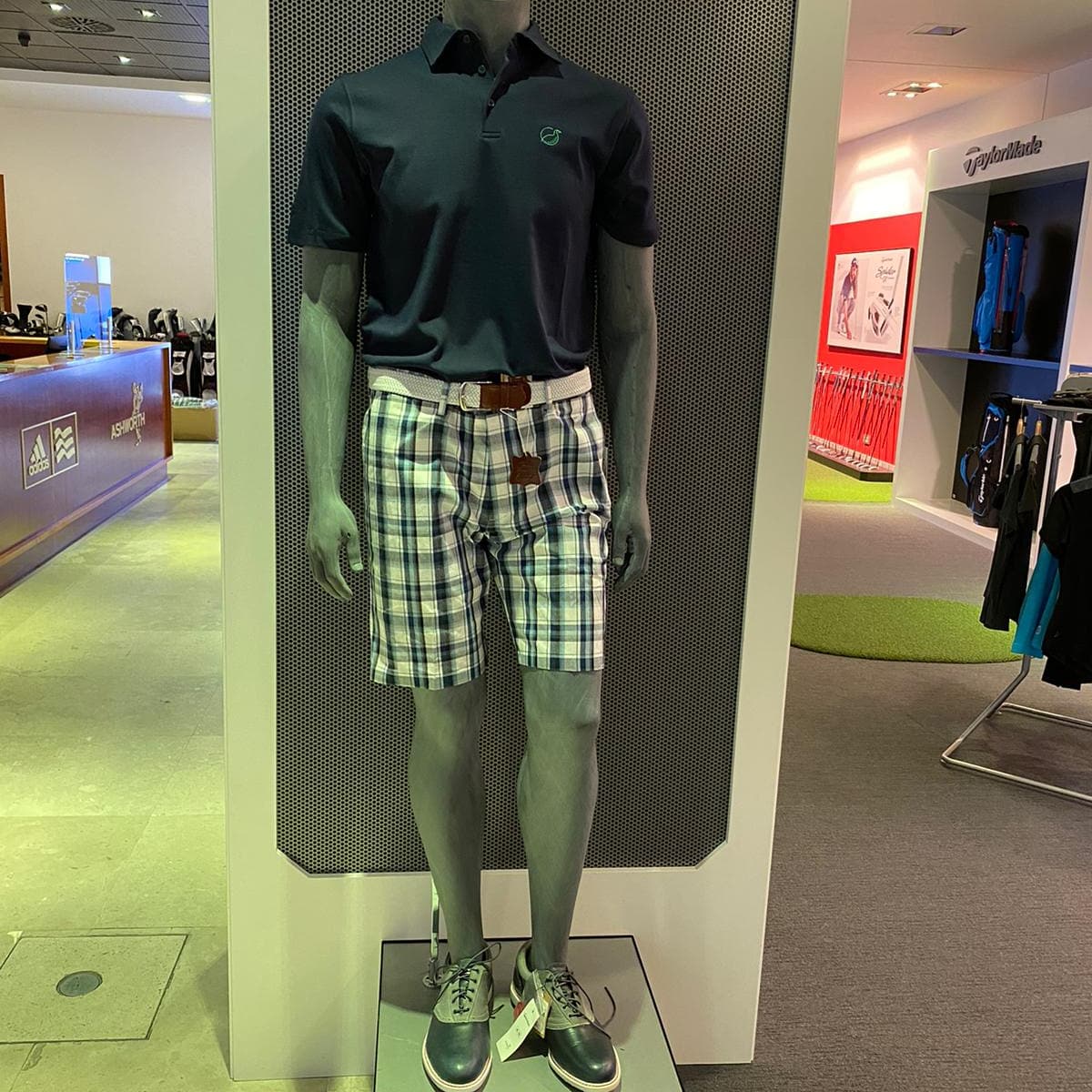 hoyo_7's tweet photo. Desde Hoyo 7 queremos dar las gracias al campo de Golf del Banco Santander en Madrid por confiar en nuestra marca para ofrecer productos de alta calidad a sus clientes.
#hoyo7 #golf #primavera #fabricadoenEspaña #golfbancosantander #bermudas #algodon #casualoutfit #casualwear https://t.co/zpZdgRaIF8