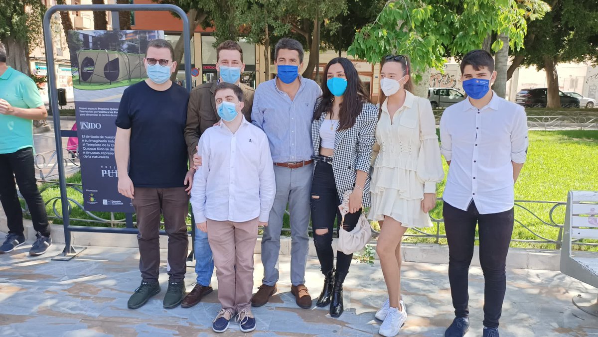 PPOrihuela's tweet photo. Hemos recibido en #Orihuela al próximo presidente de la Generalitat Valenciana @CarlosMazon40 en su campaña para presidir el @ppcv

Tenemos la maquinaria bien engrasada para conseguir nuestro objetivo, mejorar la vida de todos los valencianos.

#mazónpresidente https://t.co/8DD8yd3m2K