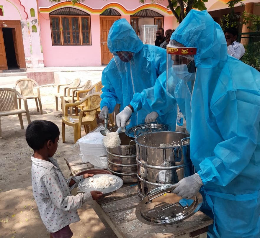 UKAkshayaPatra's tweet photo. #UpdateFromTheGround
Akshaya Patra teams across India are working 24/7 to ensure fresh food or rations reach families in need of support and sustenance. Some pictures of relief services actioned in Lucknow and Vrindavan. Get involved: https://t.co/DMOk6YXpUW
#IndiaFightsCovid https://t.co/qDyqLfjfrz