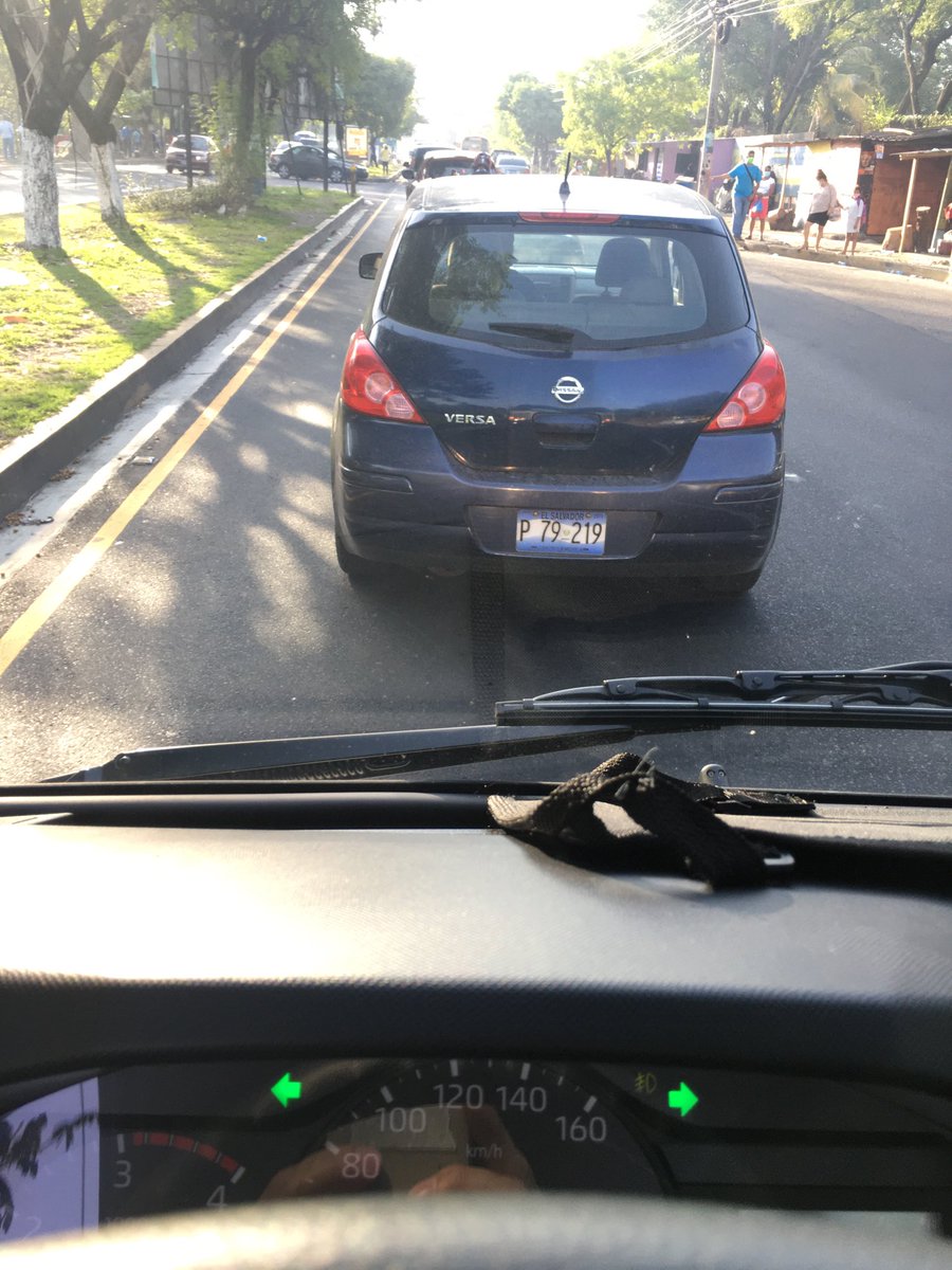 esanchez1982's tweet photo. ⁦@alertux⁩ Este vehículo acaba de embestir con toda la intensión a una motocicleta sobre el Boulevard del ejército en Soyapango a la altura de La Salud. Desconozco el motivo por el cual lo haya embestido, pero el corazón de las personas está ennegrecido. https://t.co/esLAMy5lnB