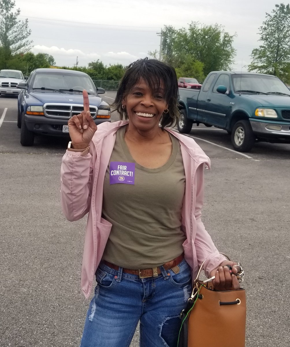 SEIULocal1's tweet photo. Essential workers across St. Louis who work at Semco are at the bargaining table TODAY to fight for a strong new contract that will #ProtectAllWorkers as they continue working amid the COVID-19 pandemic! #1STL https://t.co/TZ3BzlYyuC