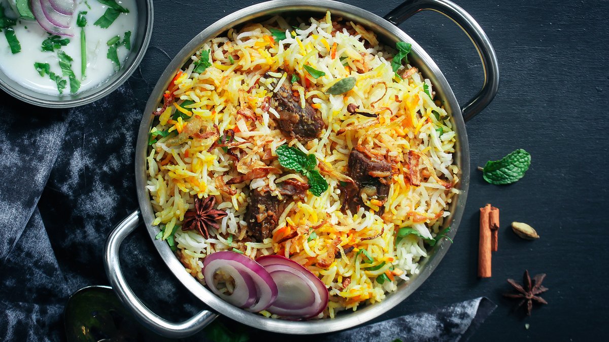 Eid Mubarak to all celebrating! 🎉 Our Lucknowi Lamb Biryani #recipe is the perfect dish to share with family for this special celebration. Using Kohinoor’s basmati rice means fluffy and aromatic grains every time! Try the recipe here > ow.ly/KHbG50ELOFl