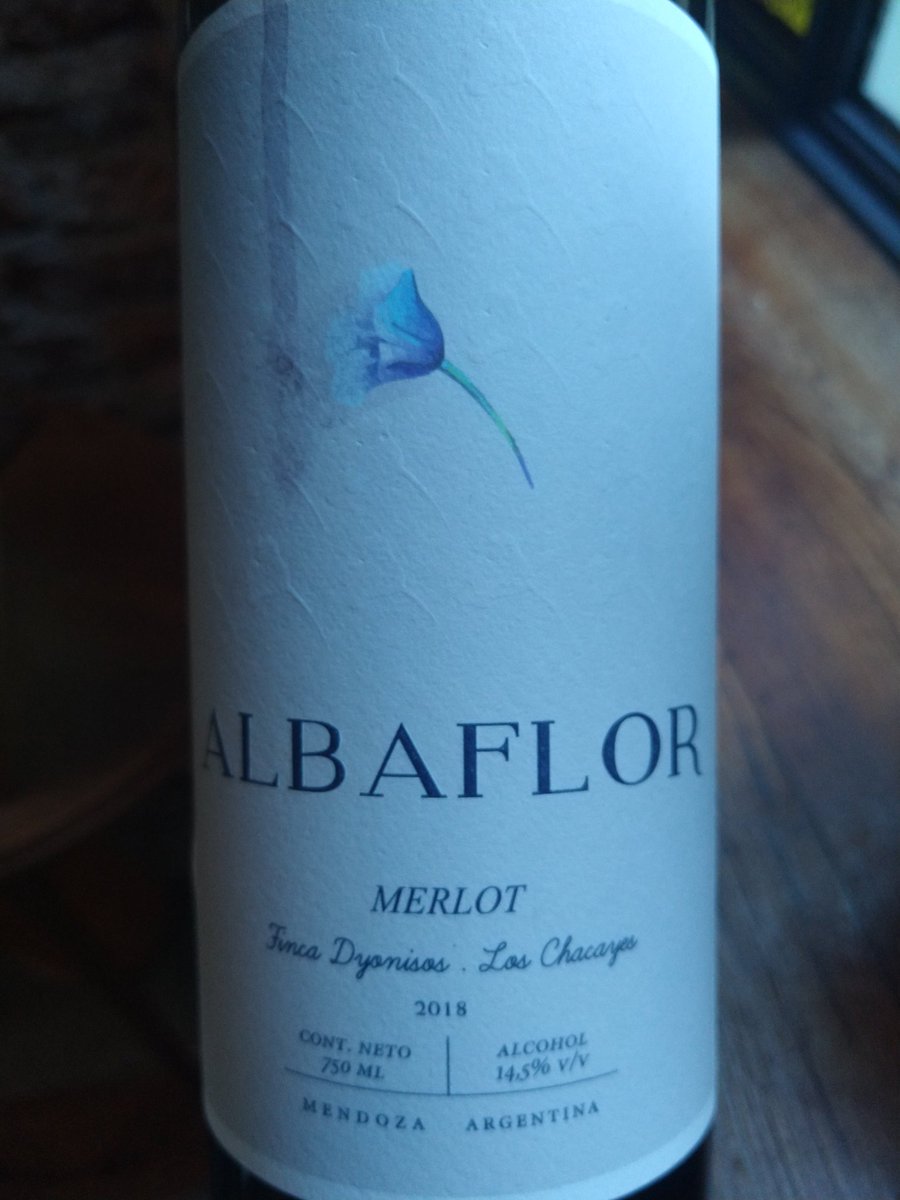 aviongonzalez's tweet photo. Otra sorpresa para mí, este Albaflor Merlot 18, buen cuerpo, muy bebible, con una acidez súper refrescante. La fruta bien presente, haciendo que el paso por madera apenas se sienta. Golazo!! https://t.co/4tX8gfcQf5
