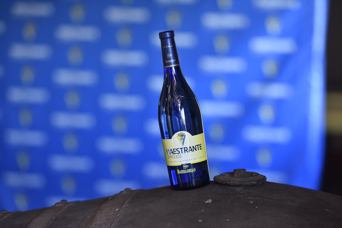 barbadillo's tweet photo. Brinda por la permanencia del @Cadiz_CF en Primera División con su vino oficial: #Maestrante 💙💛
👉 https://t.co/rFKge9d3NM https://t.co/QbJjbubrFy