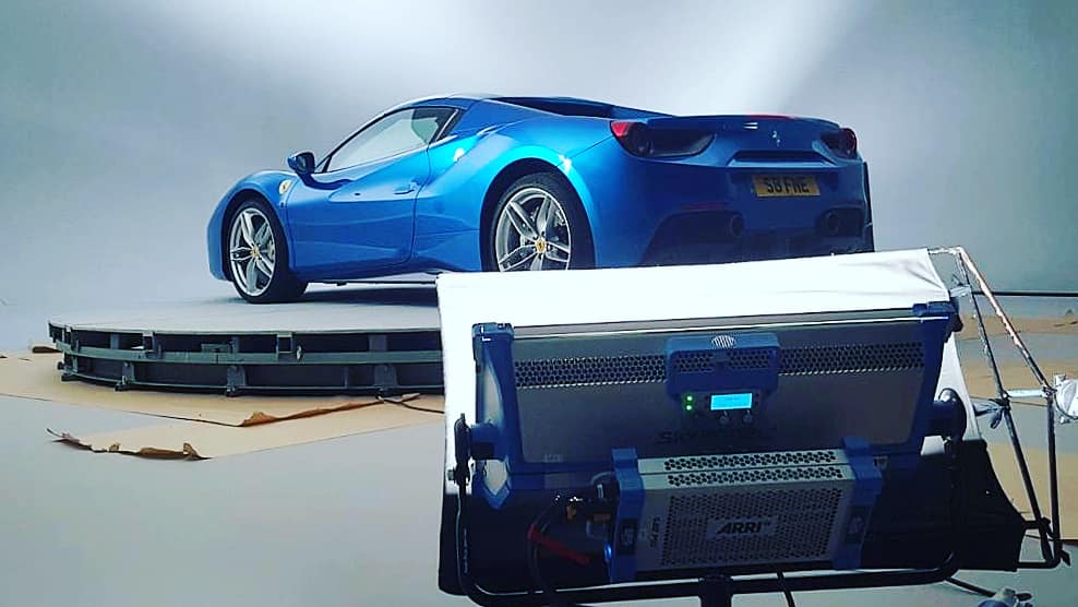 MovetechUK's tweet photo. Throwback to 2016 when the film crew at @BBC_TopGear rented one of our 5m revolving stage turntables for the feature filming of a pretty cool #Lamborghini and #Ferrari. 📽🚘 #ThrowbackThursday #Film #TV #Rental #TopGear #RevolvingStage #Turntable #Studio https://t.co/sdDgWEu7a6