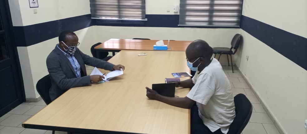 mdhcongo's tweet photo. 🔴Échanges cet après-midi entre le chargé de programme de la @MDHCongo Mr @SindaElysee et Mr @SafariJunior2, le nouveau président du #Reprodev. Au centre des échanges : évaluation de l’état des lieux du Réseau de #protection des défenseurs des droits de l’homme de Kinshasa. https://t.co/gbYSIcUbnv