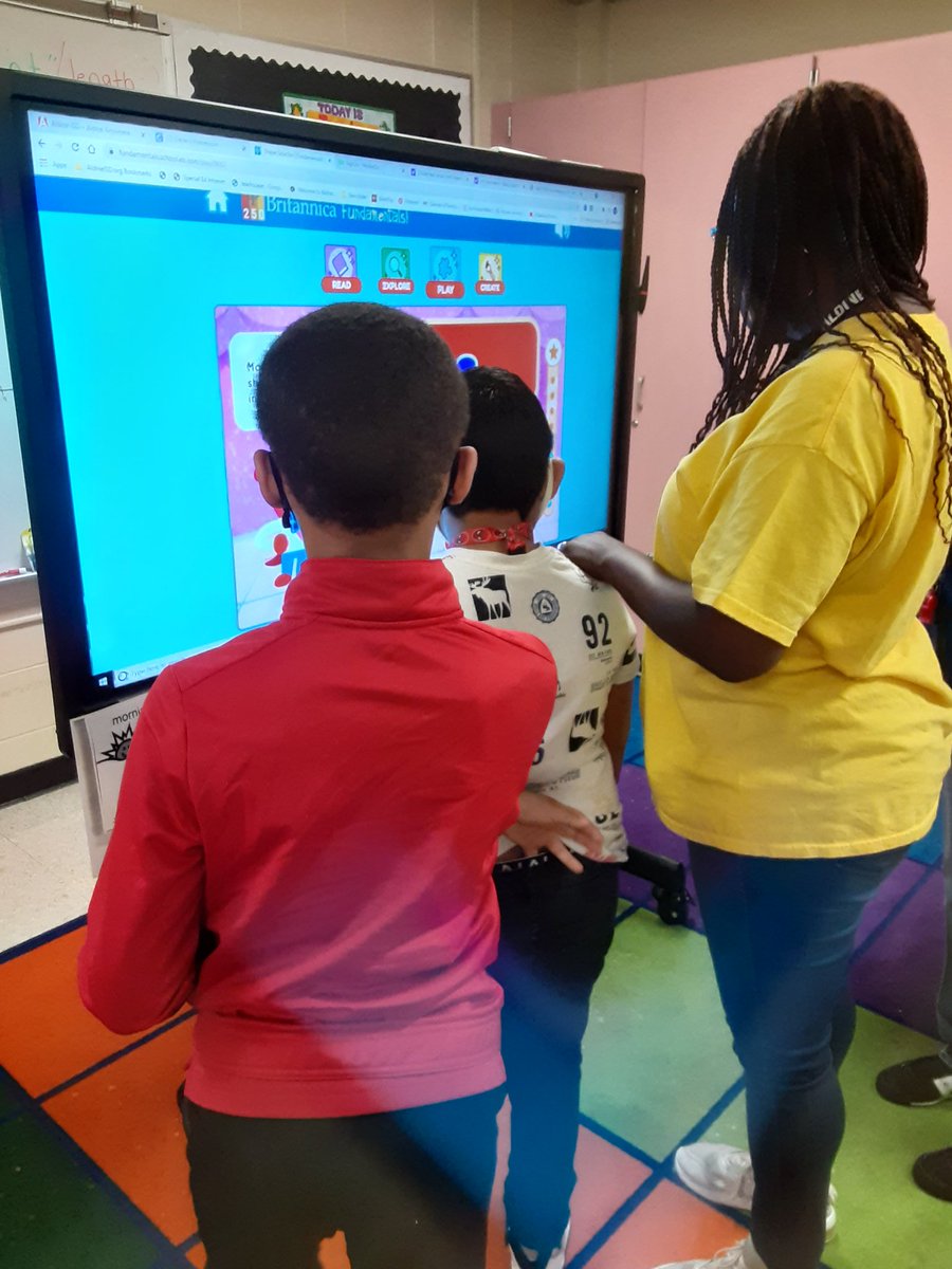Murray_Educator's tweet photo. @CarawayES_AISD Ms. Harrell's SLC class is engaged in hands on learning. @DrA_Marshall @ramirez_math @DrCrystalWatson #CarawayCares #thepowerofteamONE https://t.co/D0ZSib2AoK