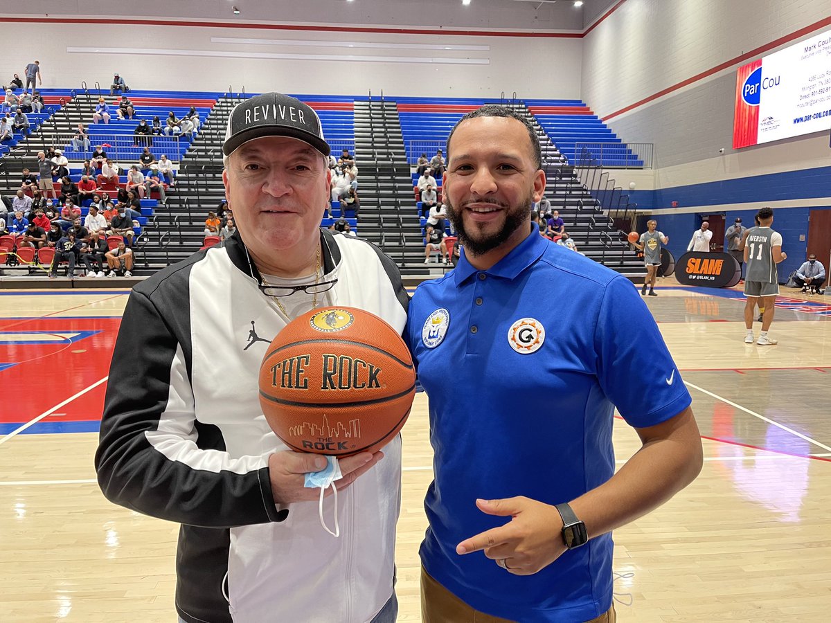 coachrayford's tweet photo. I had a chance to catch up with a #845 Great!
John Stote
The man who invented the Rock Basketball ๐ right here in Memphis, TN at The Allen Iverson Roundball Classic #TennesseePrep #Memphis #Ulster #Kingston #Newburgh #NewYork https://t.co/auSCXCvUe4