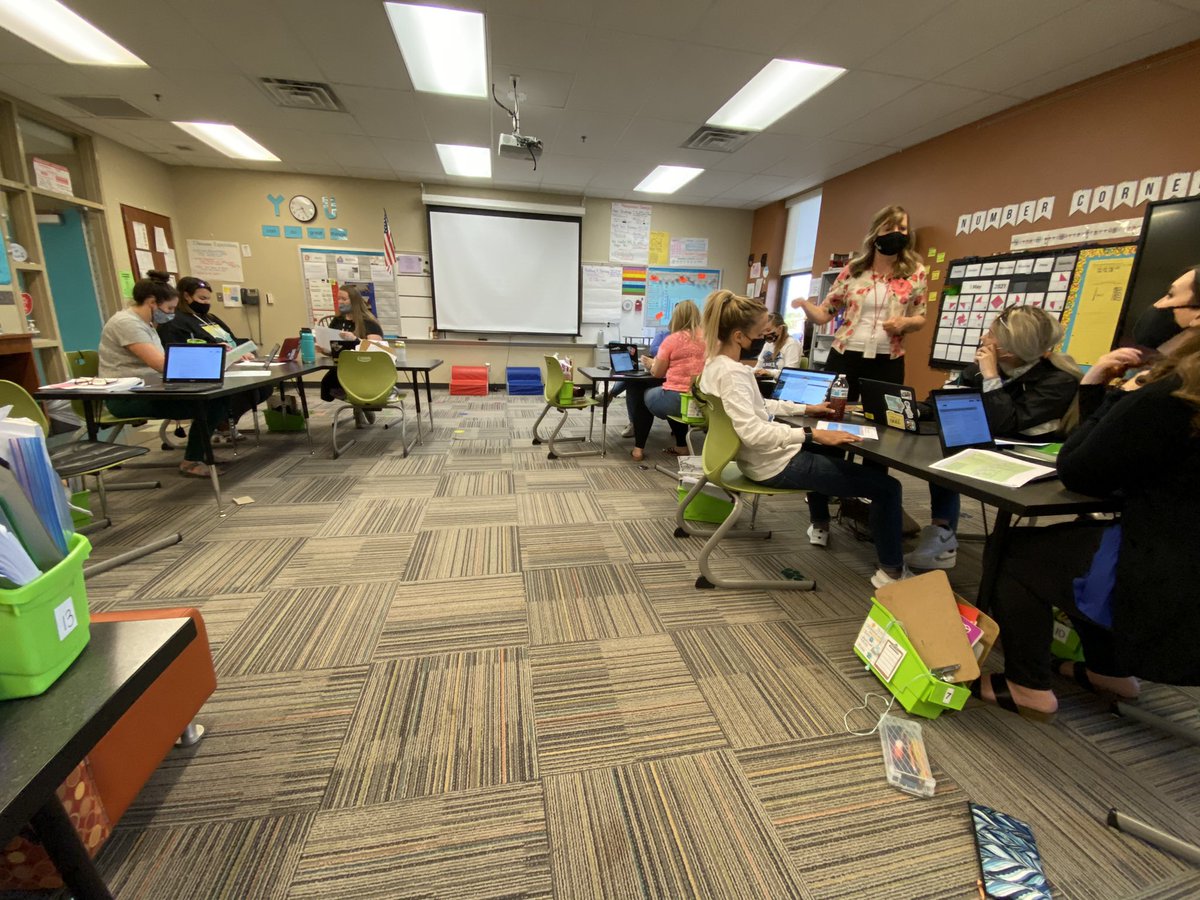 brettabbotts17's tweet photo. Reviewing the updated curriculum changes with our 3rd, 4th, and 5th grade teams and learning how to make the most of the opportunities we have to impact kids and learning! #GoJrJackets https://t.co/e98NBuY9OD