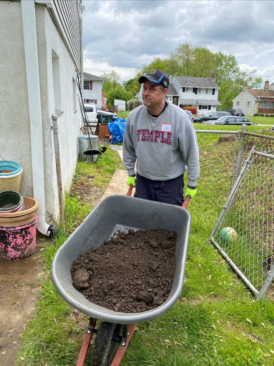 GardensHeroic's tweet photo. It's prime planting season. And we're in Drexel Hill, PA this Saturday! Join us for this and several more opportunities to serve Veterans throughout the Delaware Valley this Spring. #grateful #usveterans #gardening #community #volunteers #letfreedombloom https://t.co/NkyXkBveuY