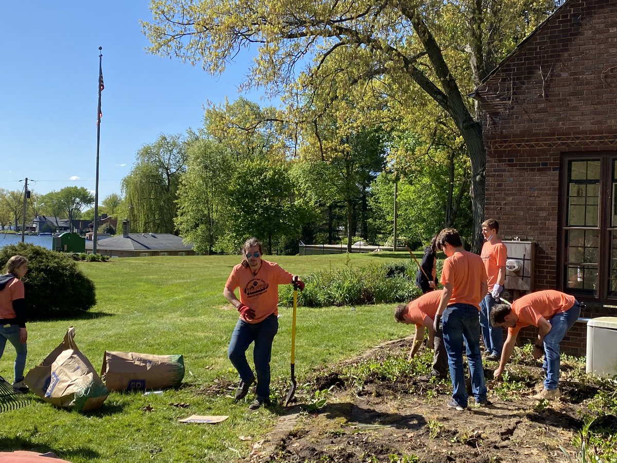 MHS_Ankrom's tweet photo. Class of 2021 Community Service Day. https://t.co/SrLxbavvsc