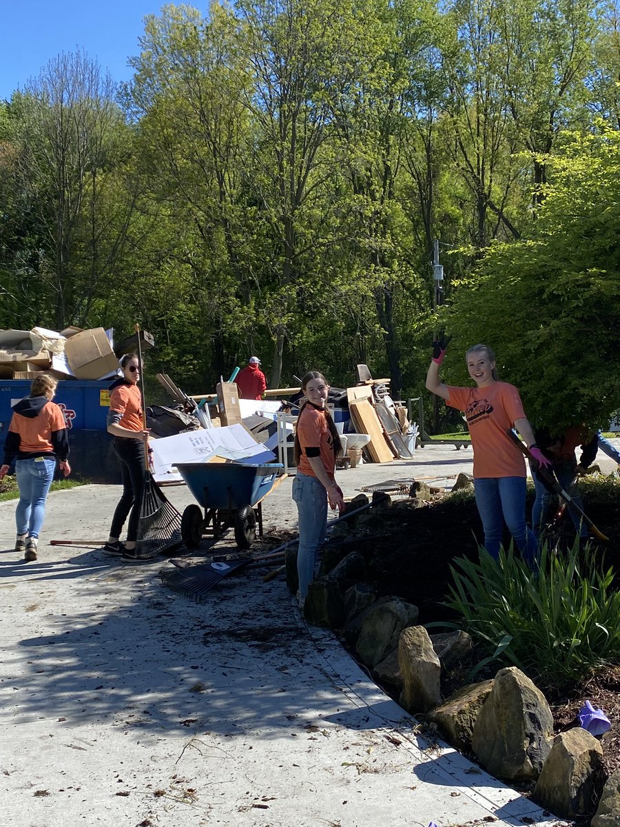 MHS_Ankrom's tweet photo. Class of 2021 Community Service Day. https://t.co/SrLxbavvsc