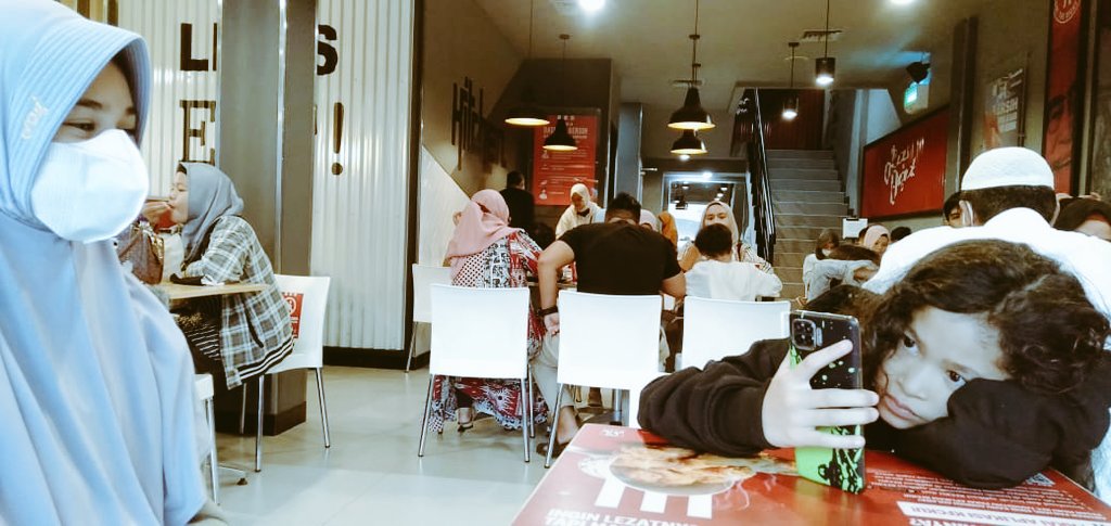 dadel02135369's tweet photo. lebaran ia skr https://t.co/77MeeWjrjN