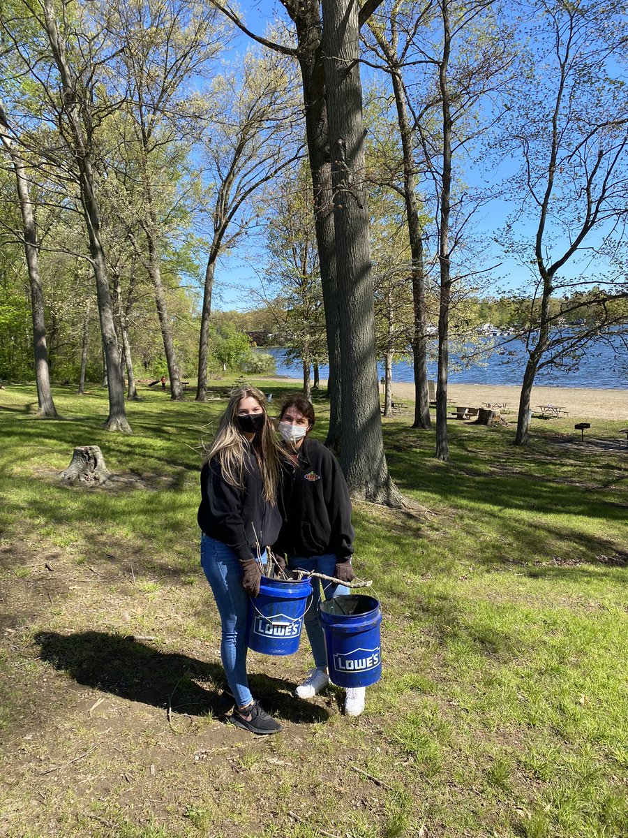MHS_Ankrom's tweet photo. Service Day 2021 https://t.co/ioYv66jH9r