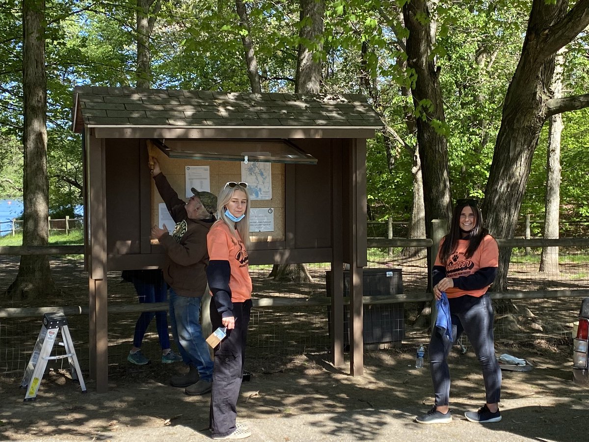 MHS_Ankrom's tweet photo. Service Day 2021 https://t.co/ioYv66jH9r