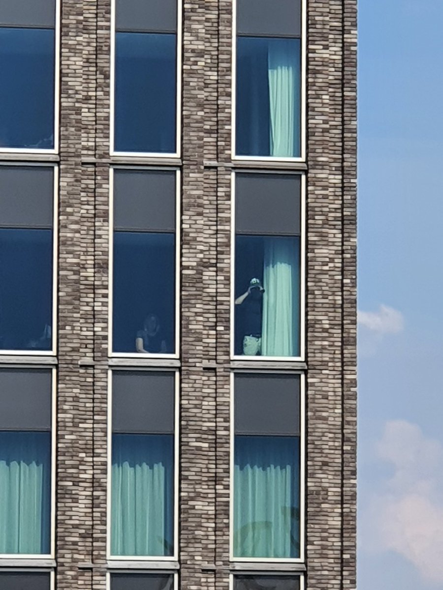 JohanKnuivers's tweet photo. Schaam je diep! Sta je samen met de hulpdiensten een slachtoffer te bergen, vinden mensen het nodig om vanuit n.b. hun hotelkamer foto's te maken of met een verrekijker in te zoemen. Stel je voor dat je iets zou missen! Ga je #schamen #respect voor een ander begint bij jezelf! https://t.co/BbfvpiRb1q